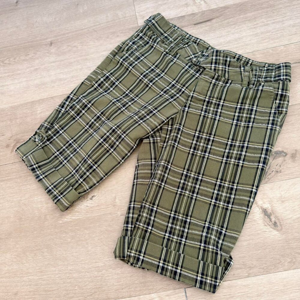 One Tuff Babe VTG Women's 3/4 Green & Black Bermuda Shorts Y2K Grunge Punk Emo